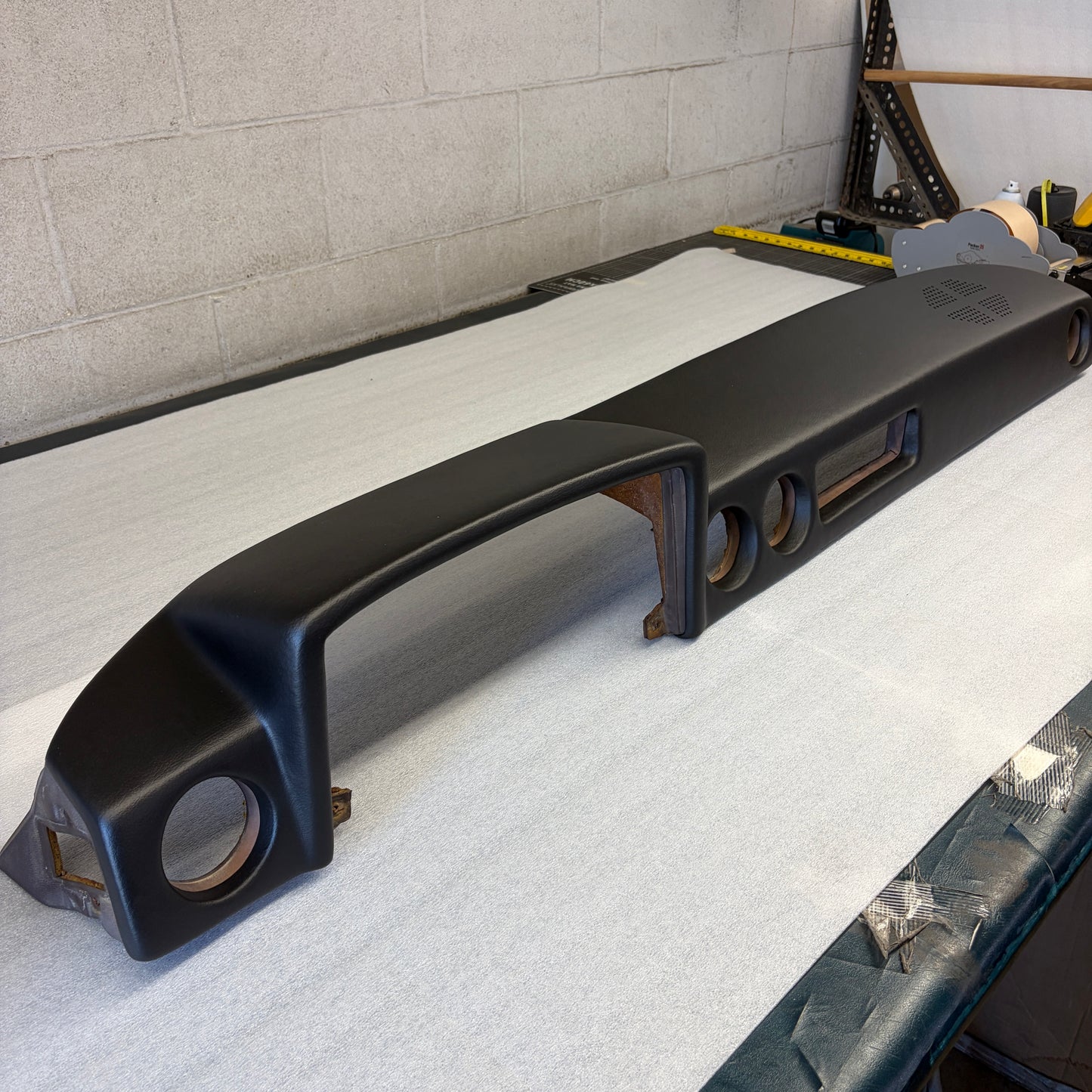 Toyota_Land_Cruiser_FJ60_Wagon_1981_1987_SoftCap_Dash_Cover_installed_overlay_view